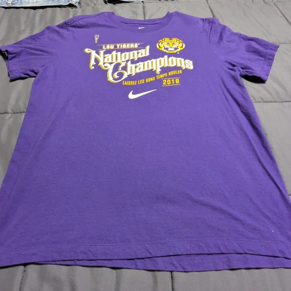 LSU 2019 College Football National Champions Purple Unisex T-shirt Size Large - Picture 3 of 10